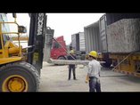 Тяжелый дизельный погрузчик. Демонстрация работы