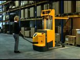 Электрические штабелеры Jungheinrich. Демонстрация работы